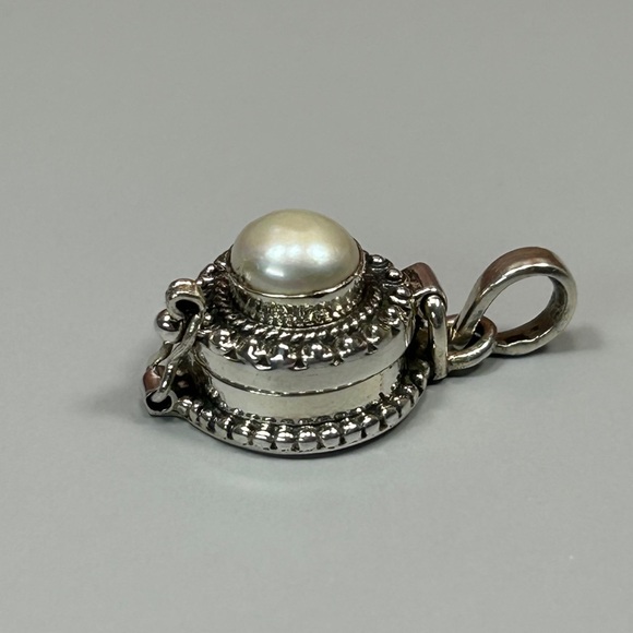 925 Sterling Silver Jewelry - 925 Sterling Silver & Pearl Poison Pendant